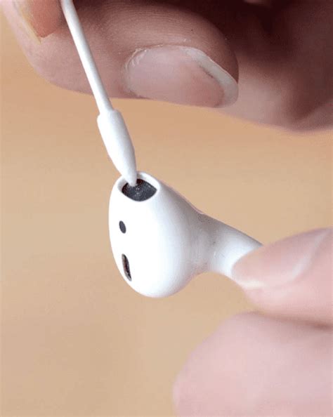 AirPods leak sound and volume is very low